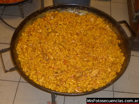 Fideuá en proceso